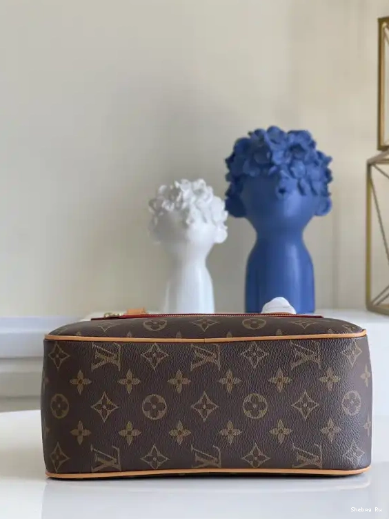 CITE LOUIS VUITTON 0531